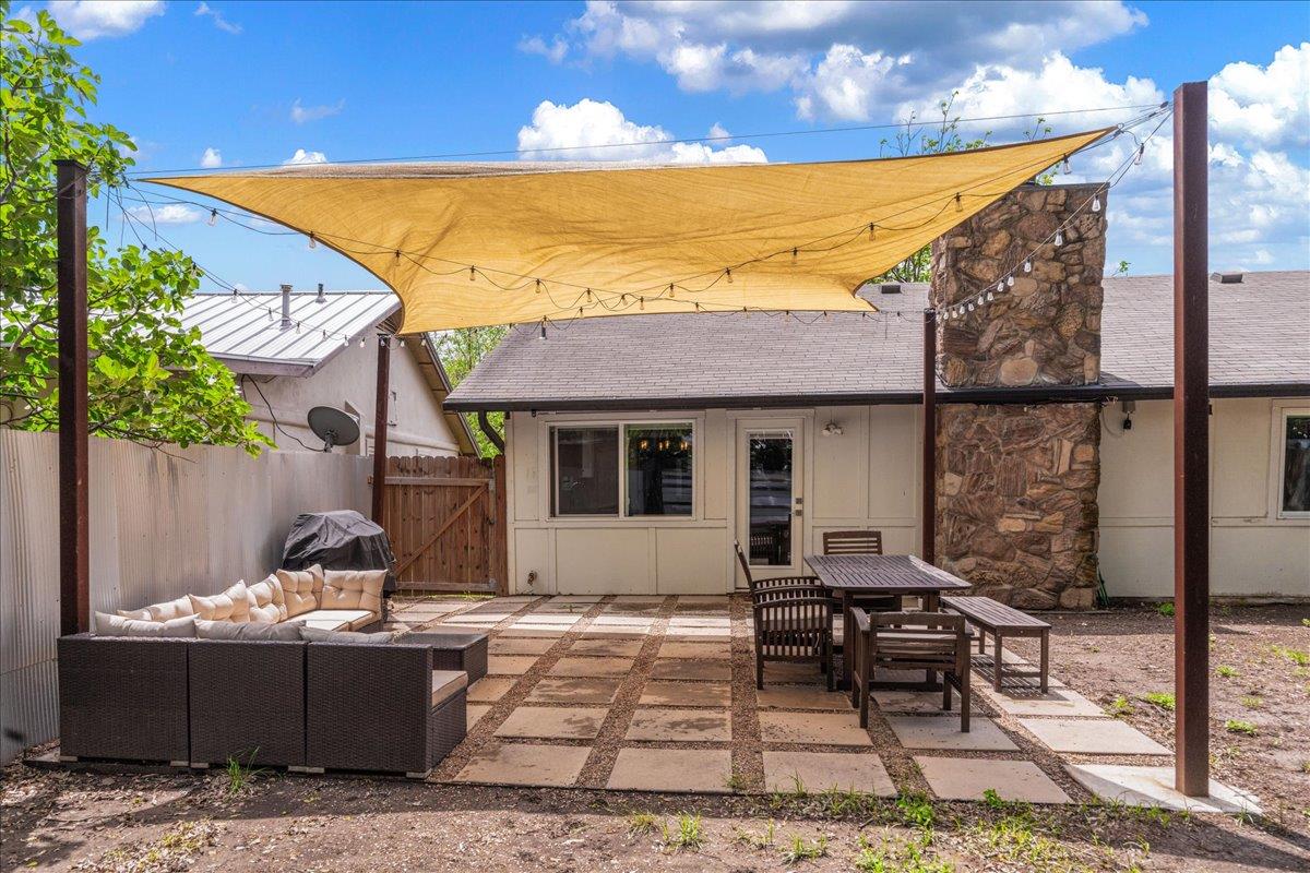 2108 Deadwood Dr, Austin, TX 78744