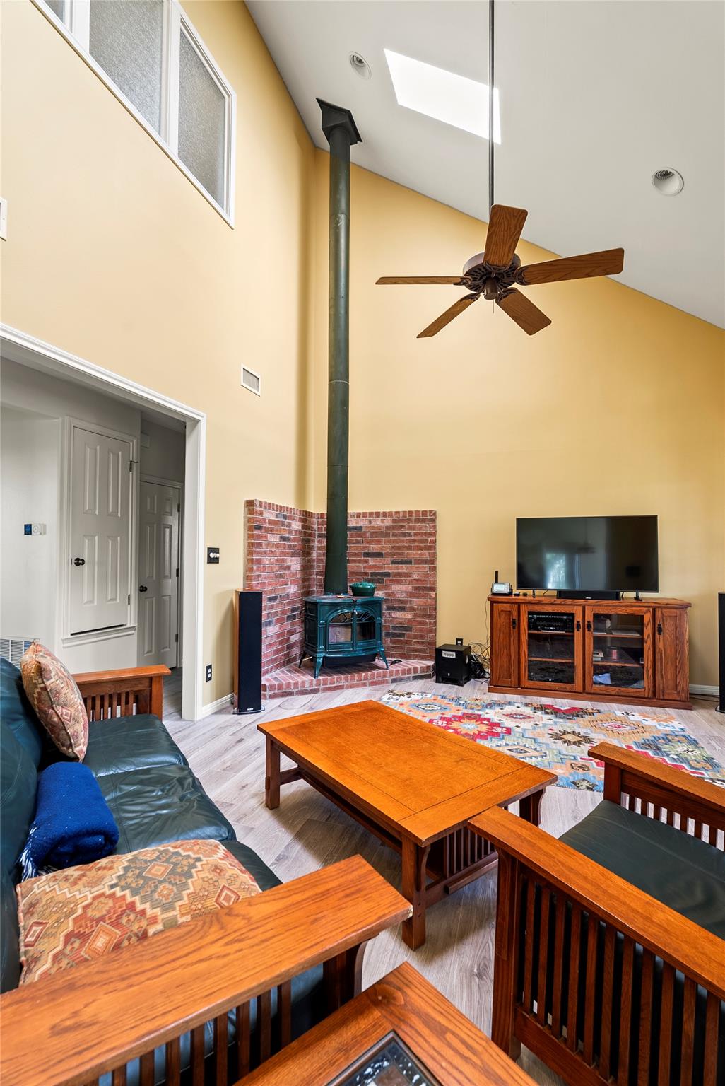 928 Upper Elgin River Rd, Elgin, TX 78621