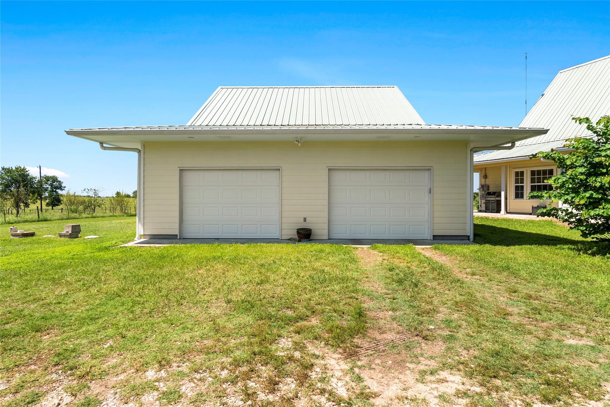 928 Upper Elgin River Rd, Elgin, TX 78621