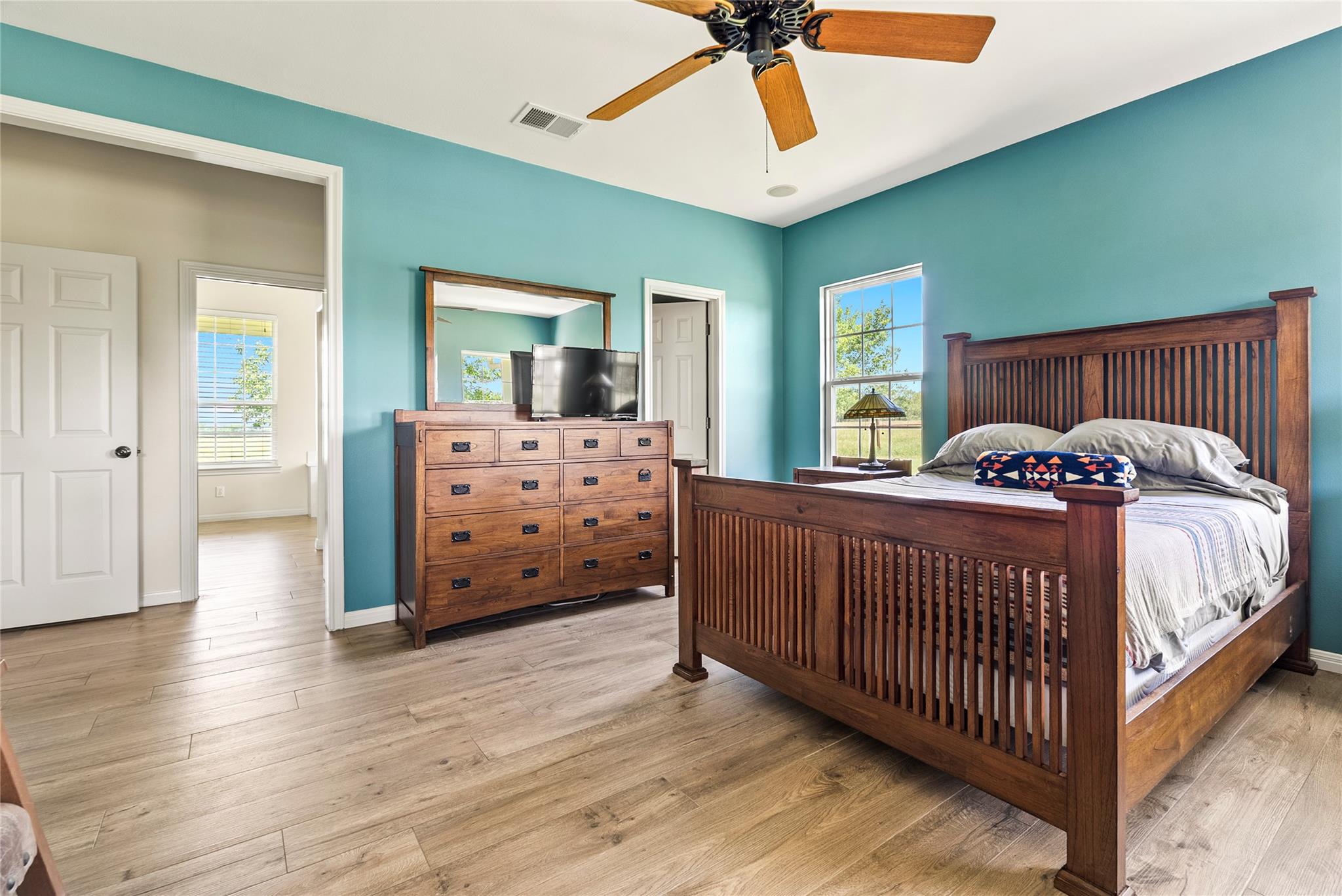 928 Upper Elgin River Rd, Elgin, TX 78621