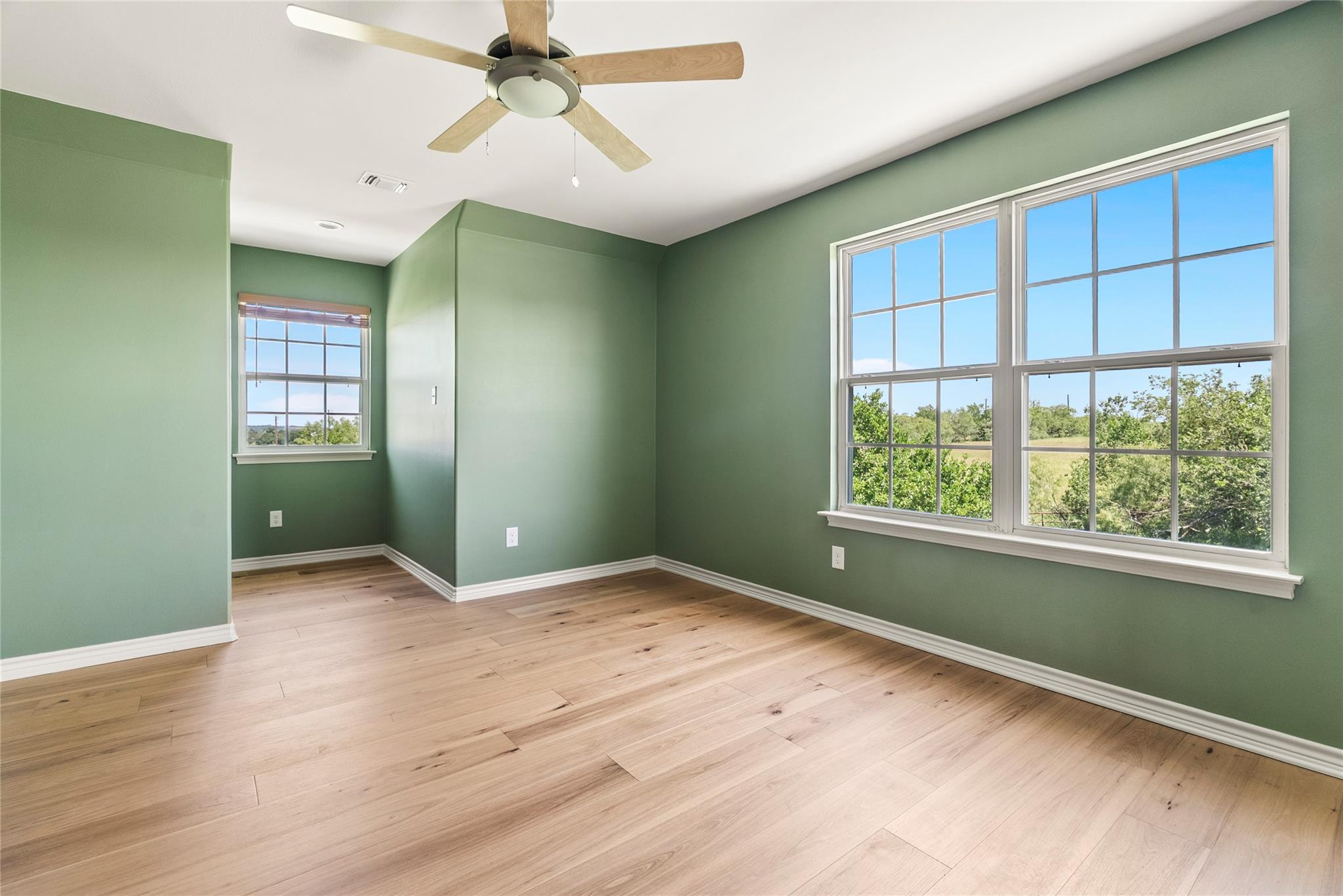 928 Upper Elgin River Rd, Elgin, TX 78621