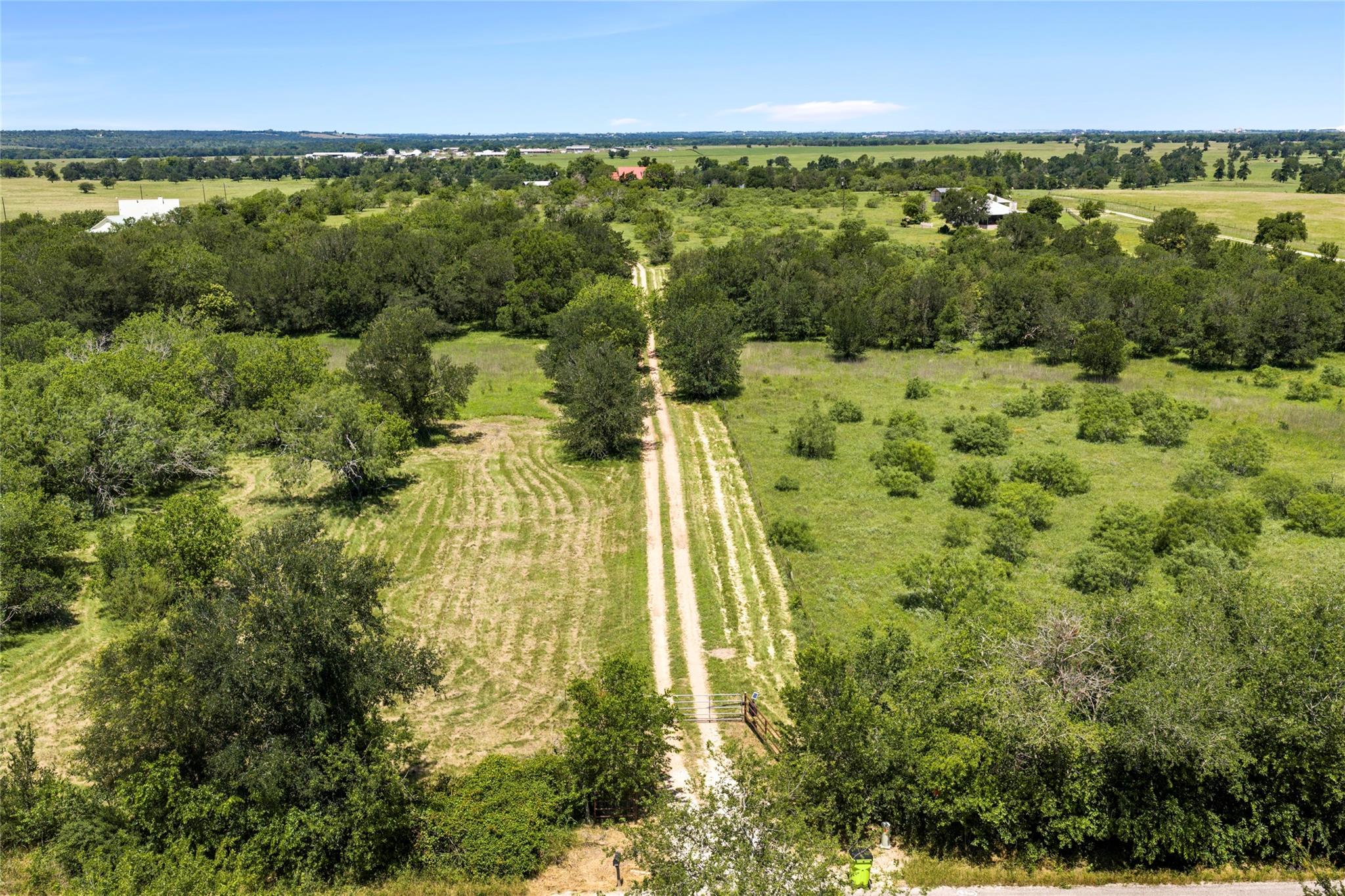 928 Upper Elgin River Rd, Elgin, TX 78621
