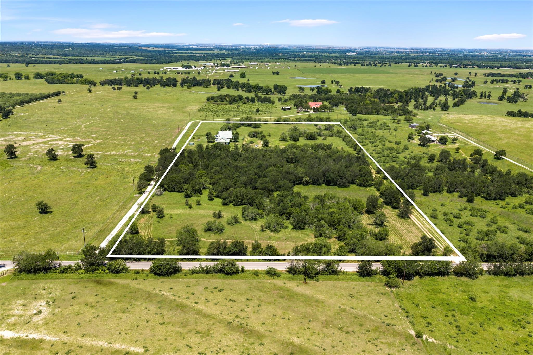 928 Upper Elgin River Rd, Elgin, TX 78621