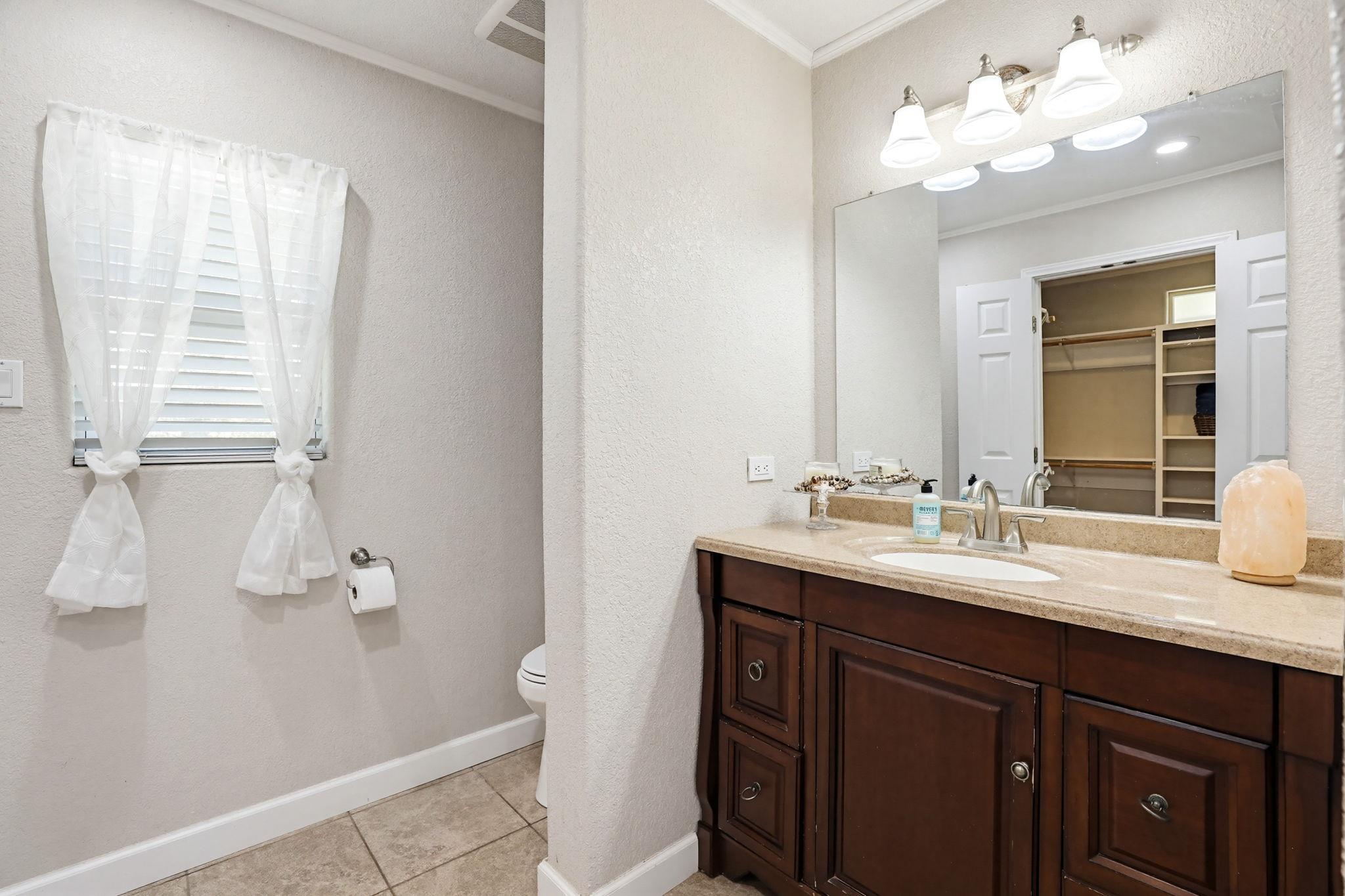 125 Glendale St, Luling, TX 78648