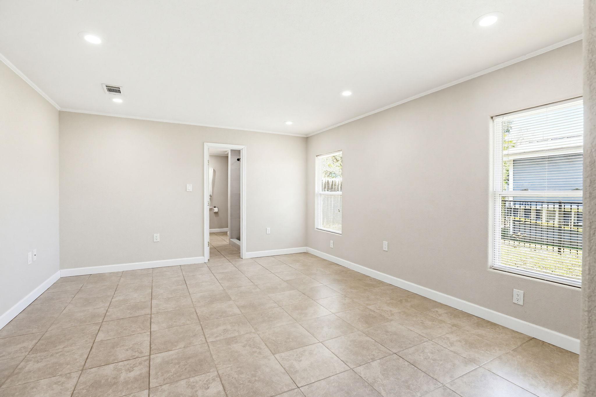 125 Glendale St, Luling, TX 78648