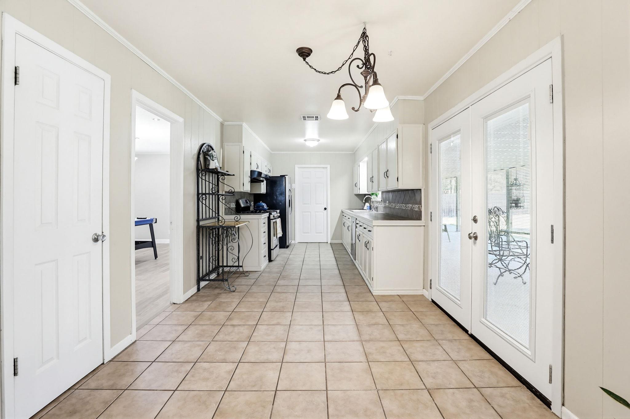 125 Glendale St, Luling, TX 78648