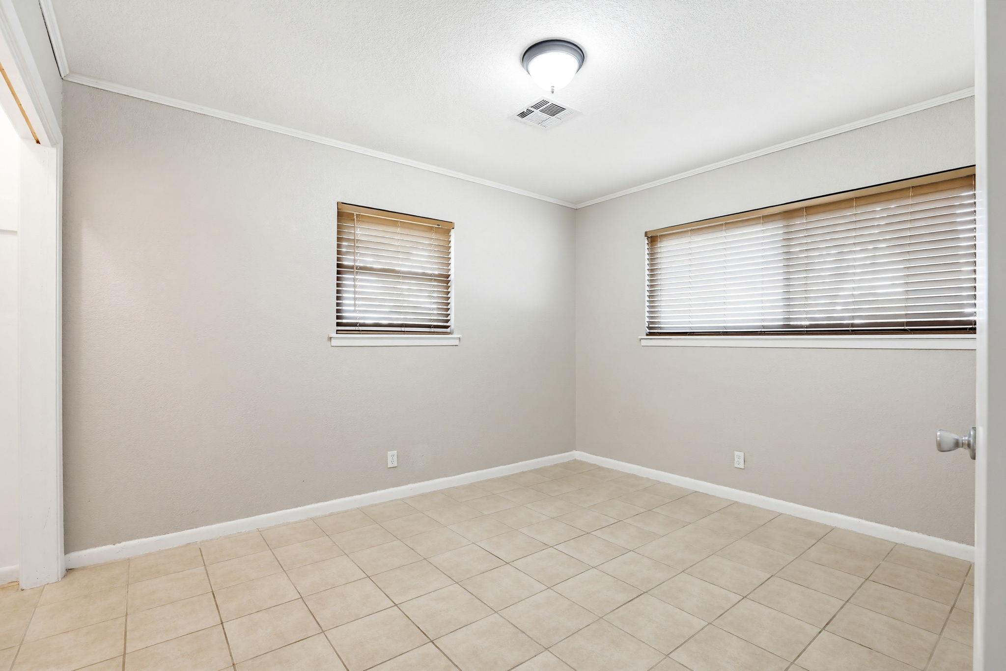 125 Glendale St, Luling, TX 78648