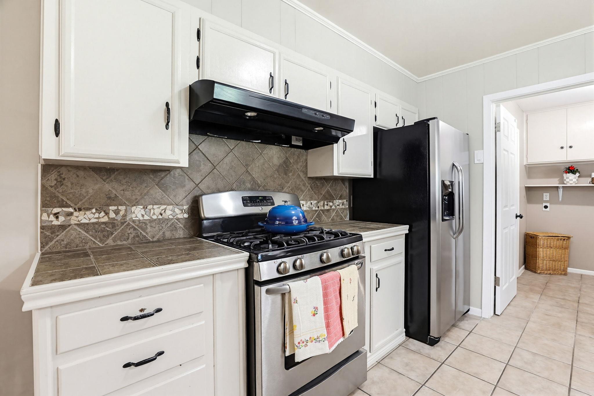 125 Glendale St, Luling, TX 78648