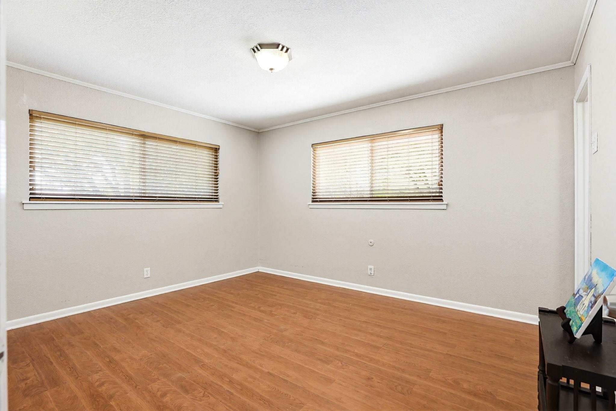 125 Glendale St, Luling, TX 78648