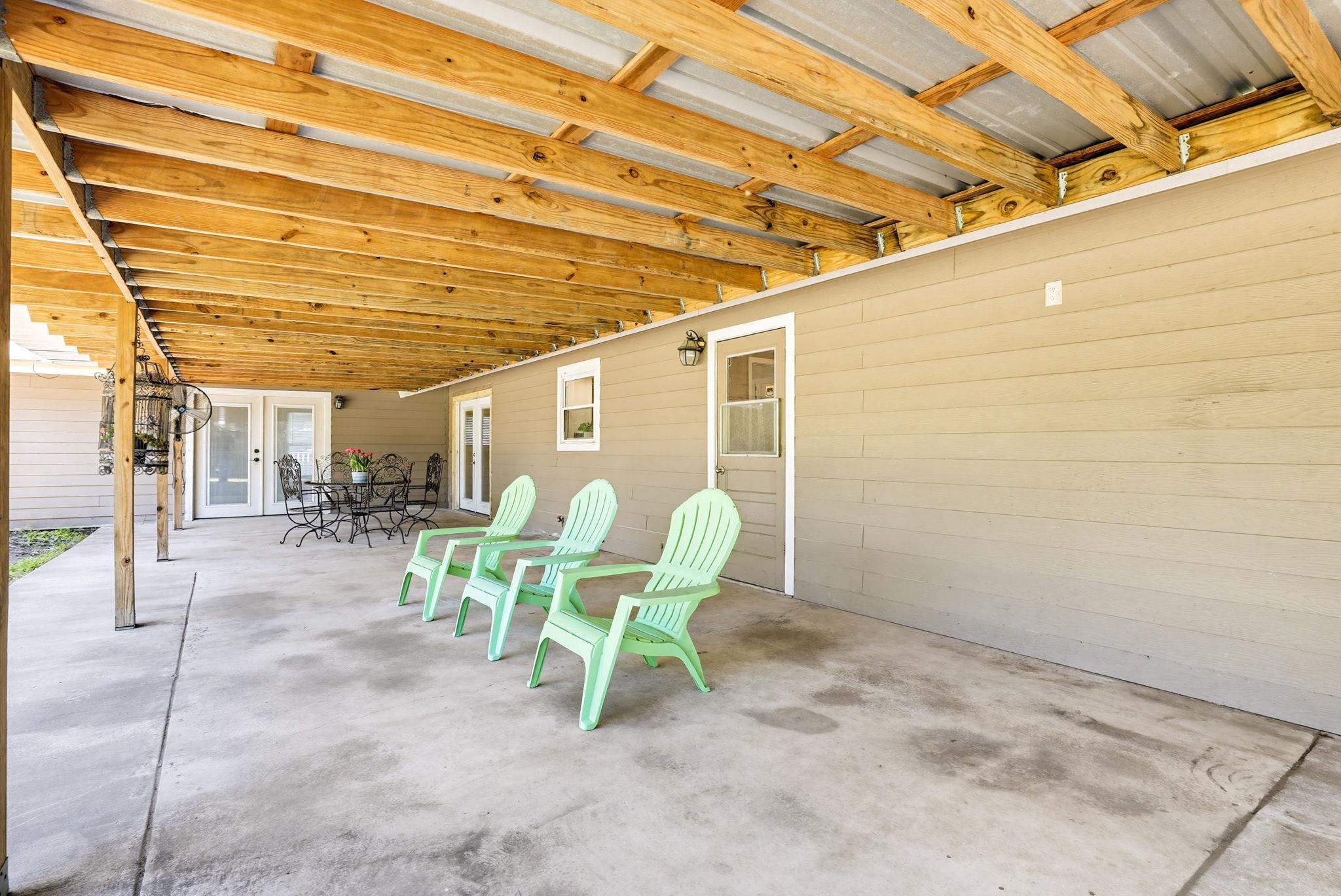 125 Glendale St, Luling, TX 78648