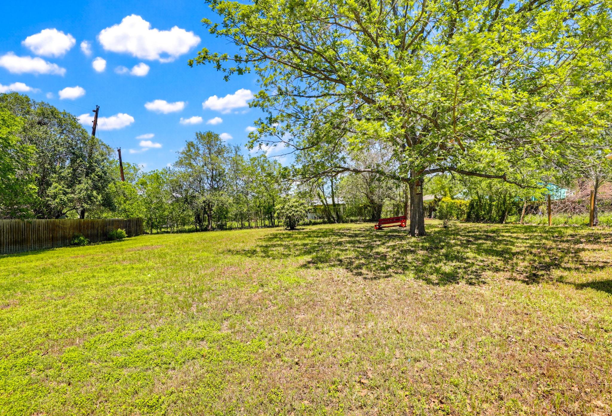 125 Glendale St, Luling, TX 78648
