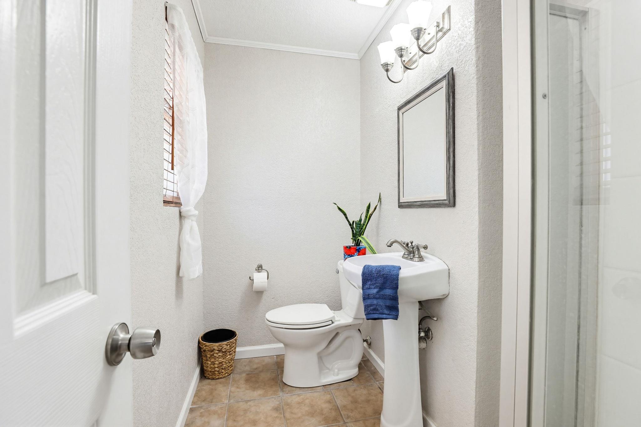 125 Glendale St, Luling, TX 78648