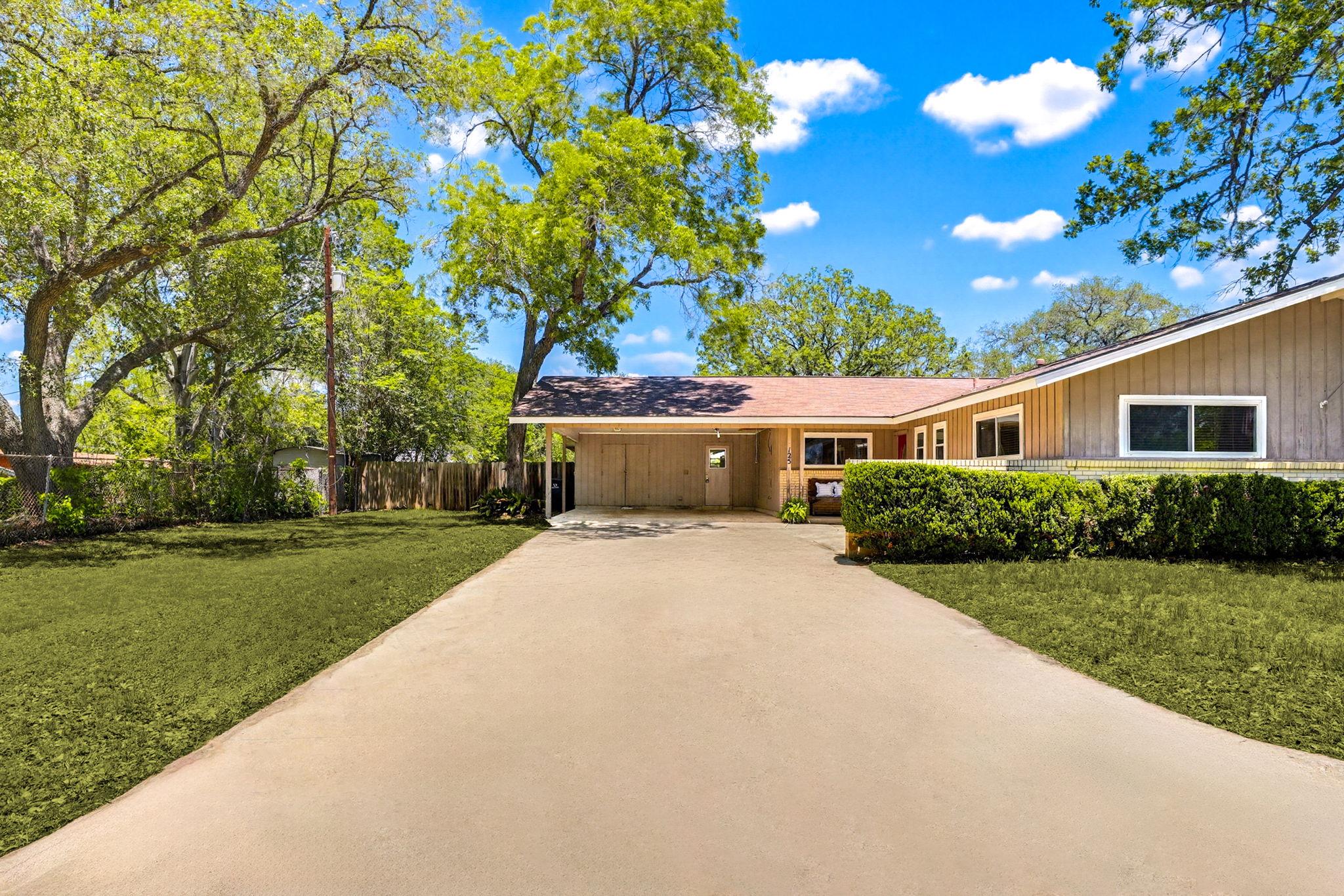 125 Glendale St, Luling, TX 78648