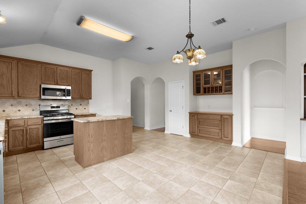 107 S Treasure Oaks Dr, Leander, TX 78641