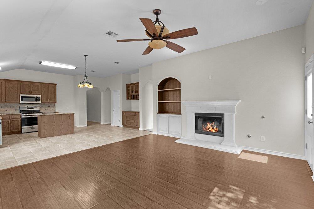 107 S Treasure Oaks Dr, Leander, TX 78641