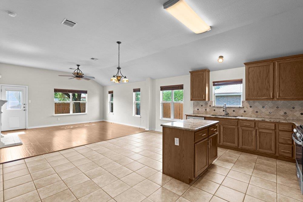 107 S Treasure Oaks Dr, Leander, TX 78641