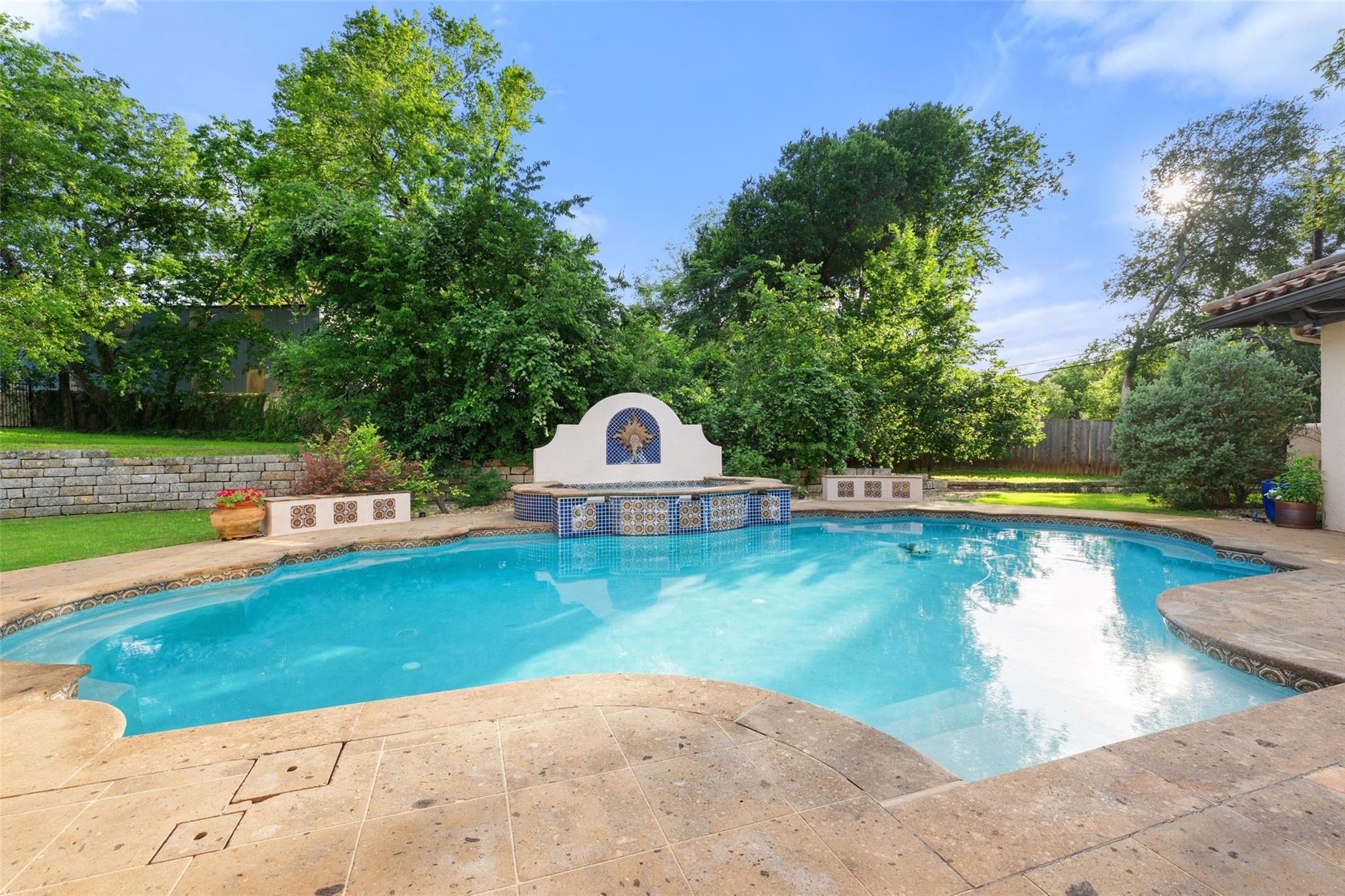 300 Bent Tree Ct, West Lake Hills, TX 78746