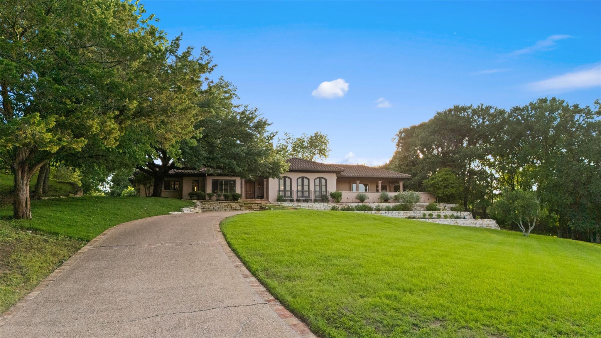 300 Bent Tree Ct, West Lake Hills, TX 78746