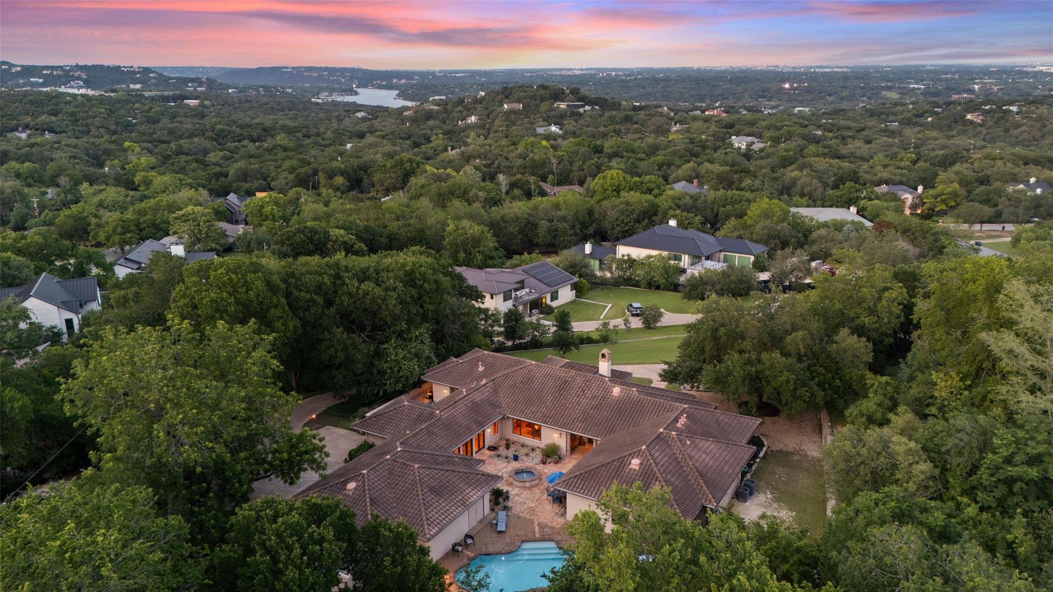 300 Bent Tree Ct, West Lake Hills, TX 78746
