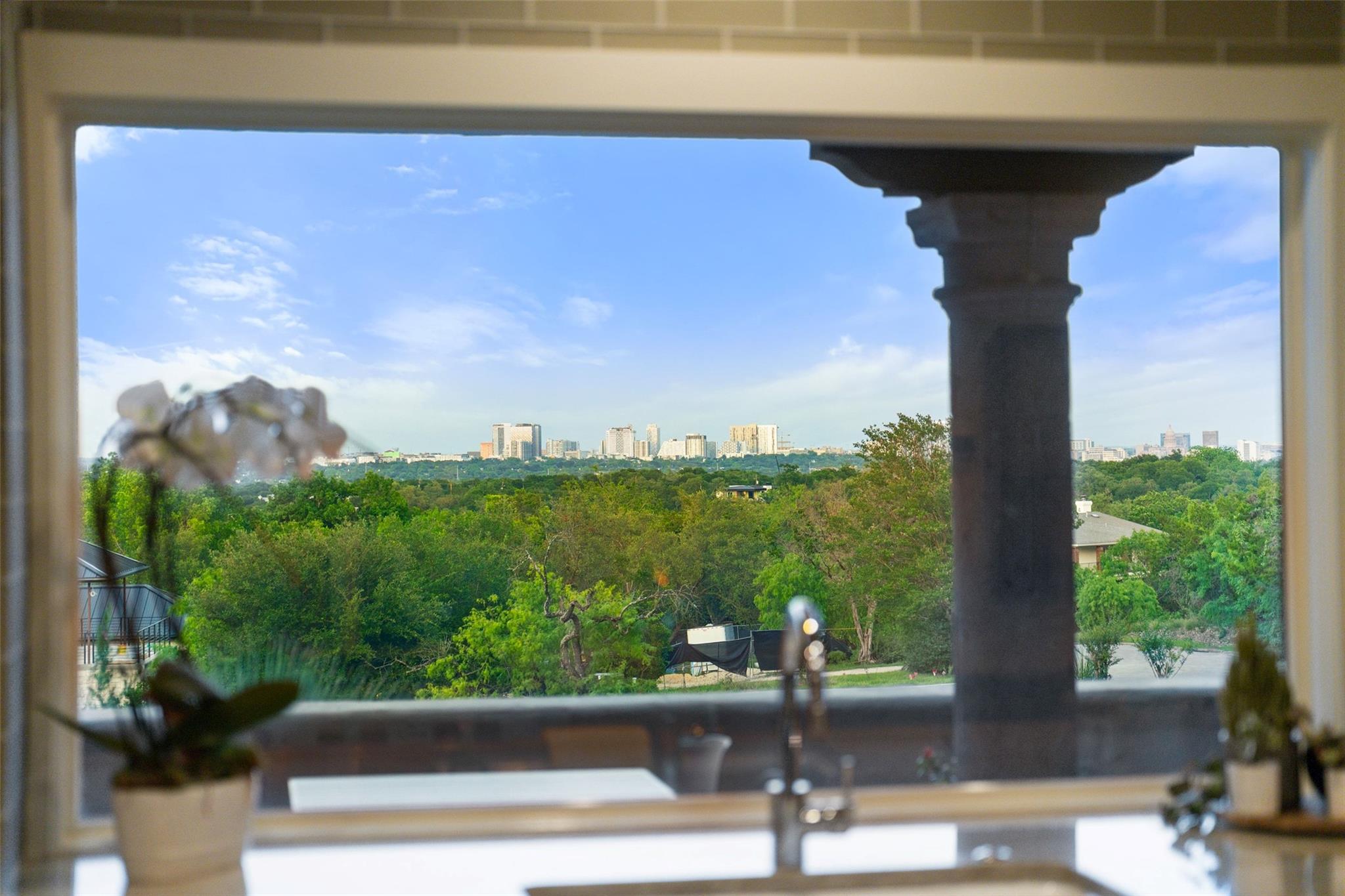300 Bent Tree Ct, West Lake Hills, TX 78746