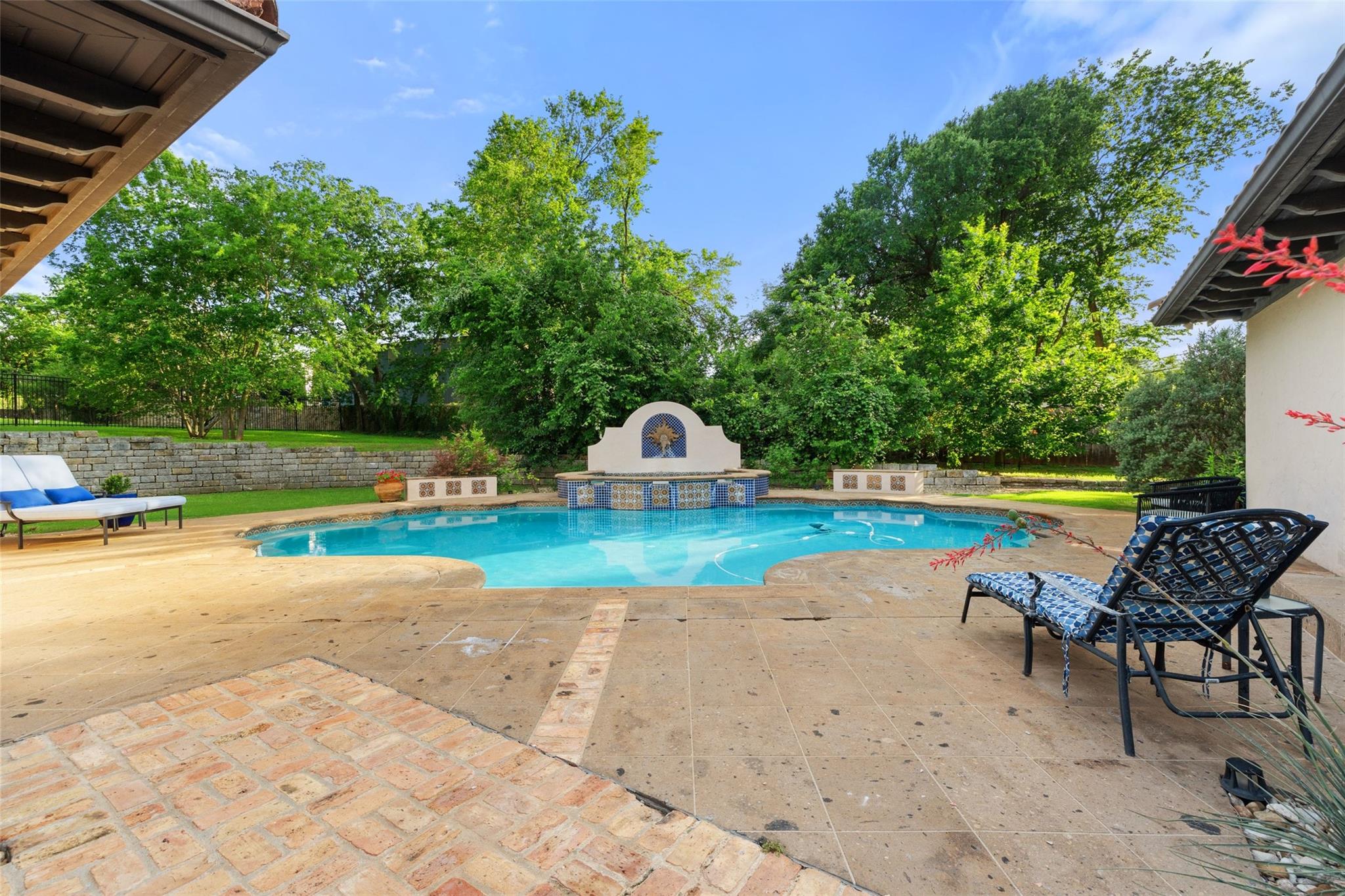 300 Bent Tree Ct, West Lake Hills, TX 78746