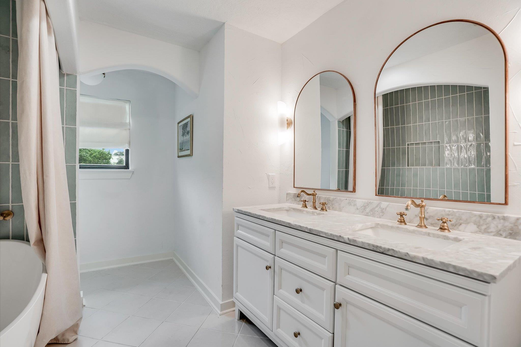 56 Woodcreek Dr, Wimberley, TX 78676