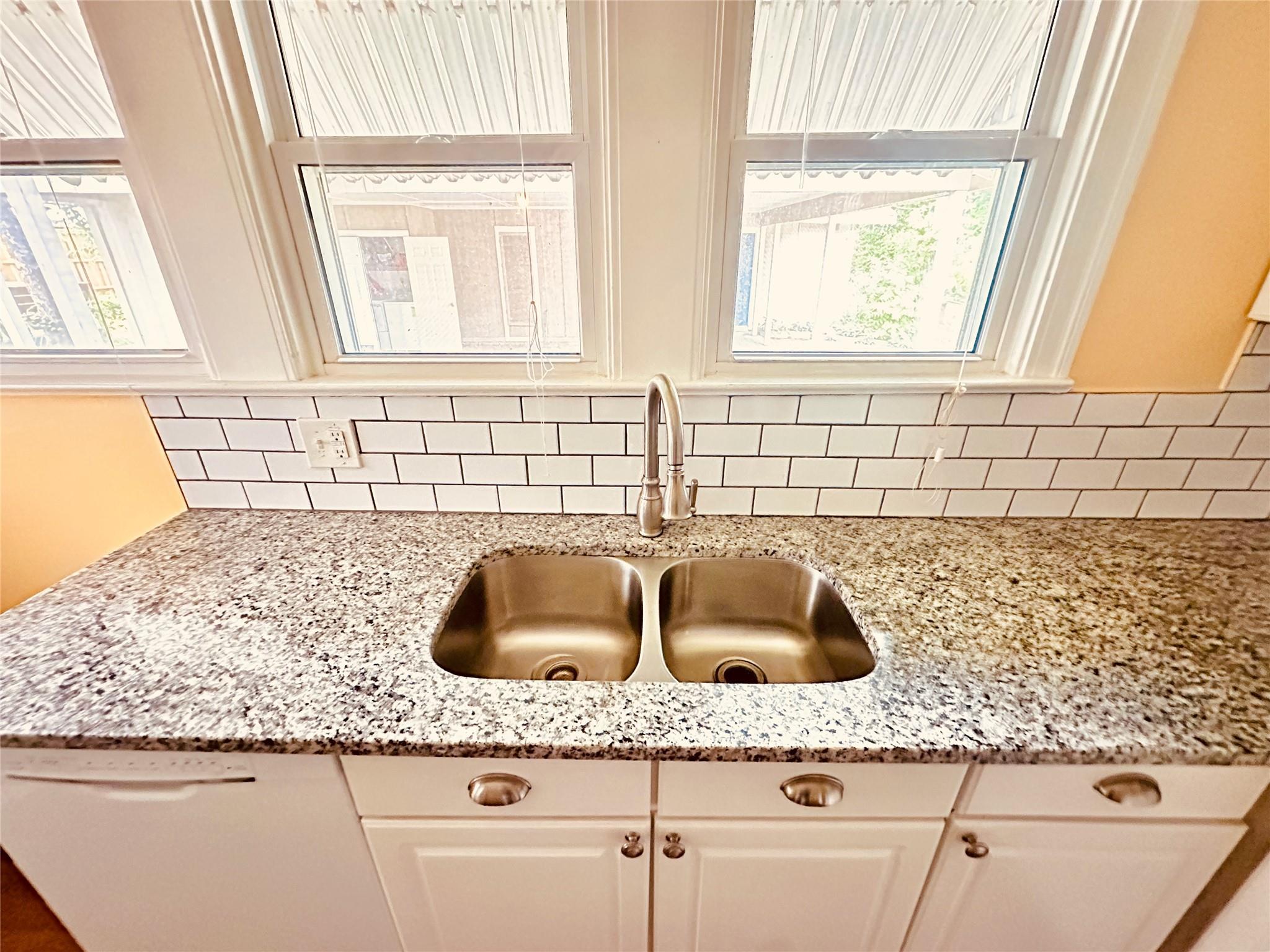 916 E 37th St # A - Front, Austin, TX 78705