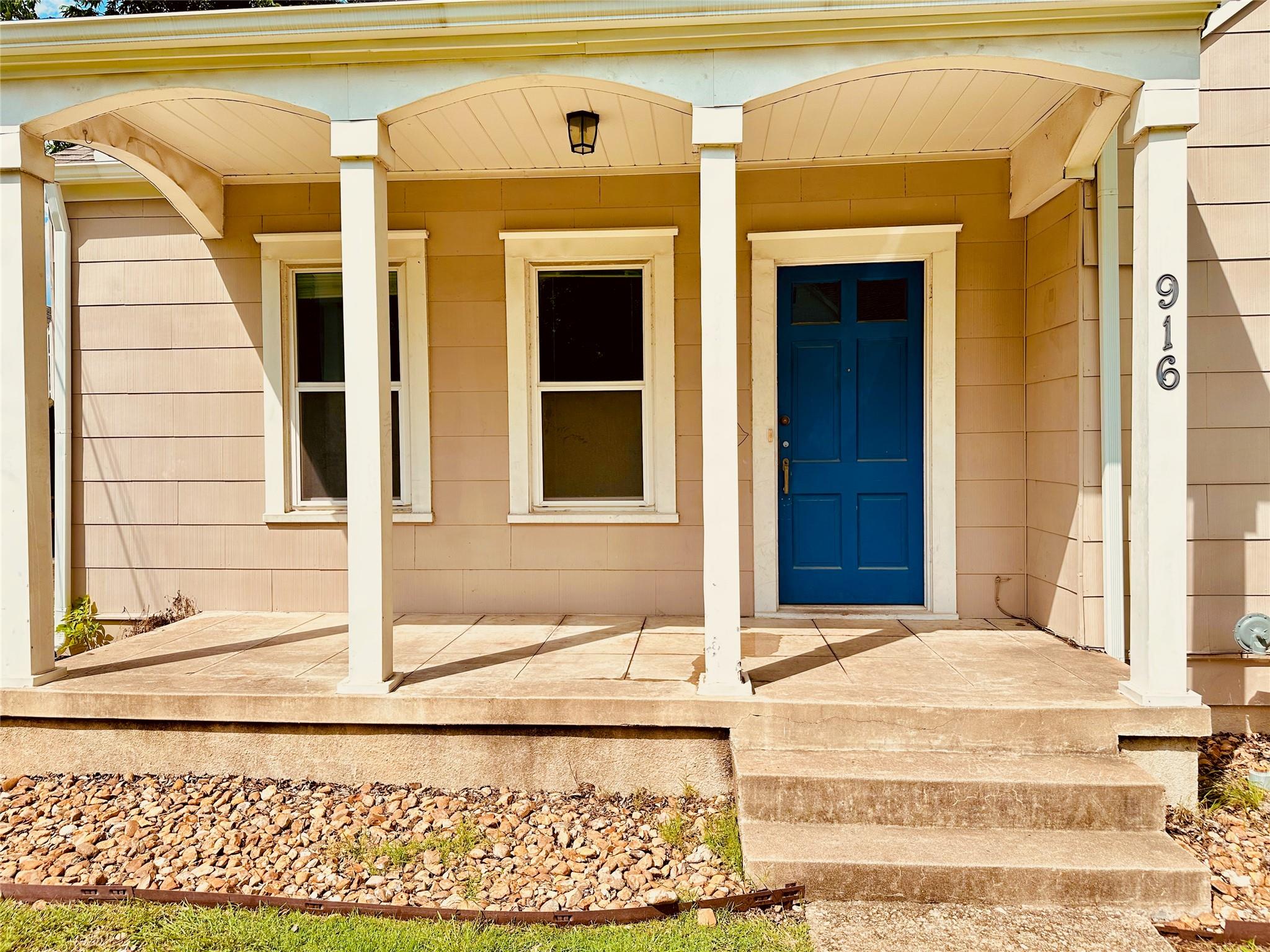 916 E 37th St # A - Front, Austin, TX 78705