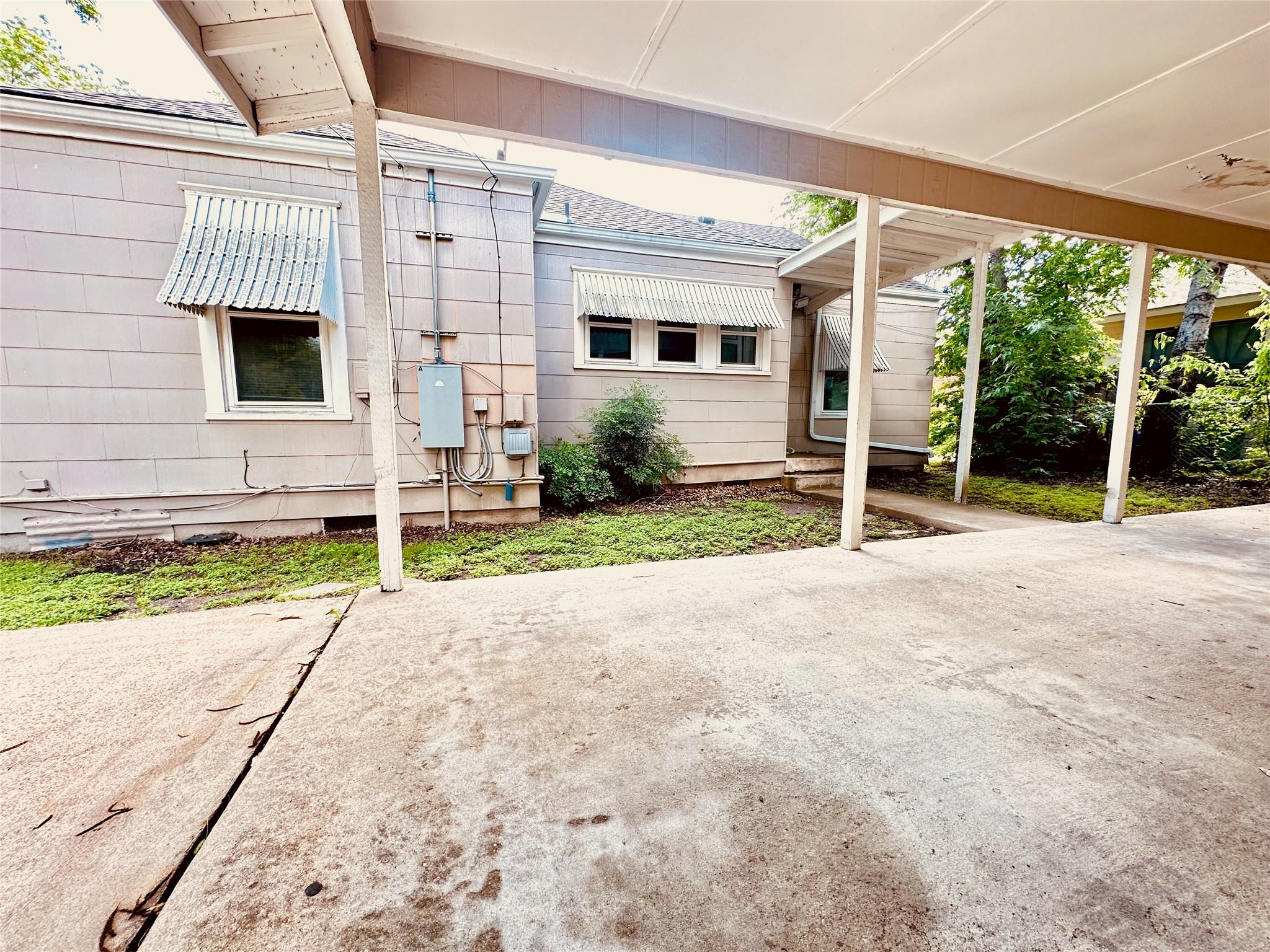 916 E 37th St # A - Front, Austin, TX 78705