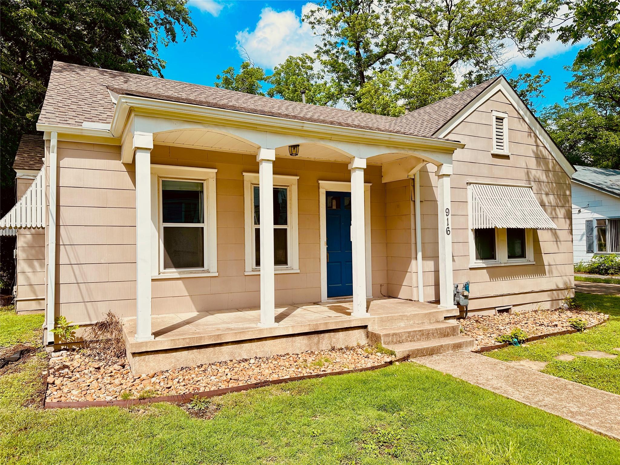 916 E 37th St # A - Front, Austin, TX 78705