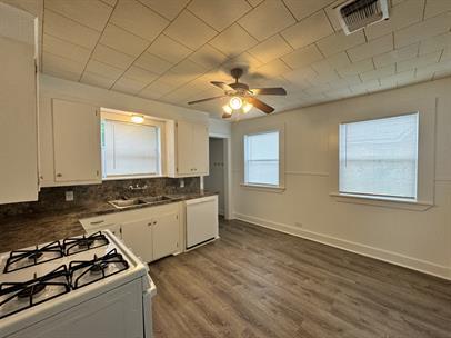 415 N Doak St, Taylor, TX 76574