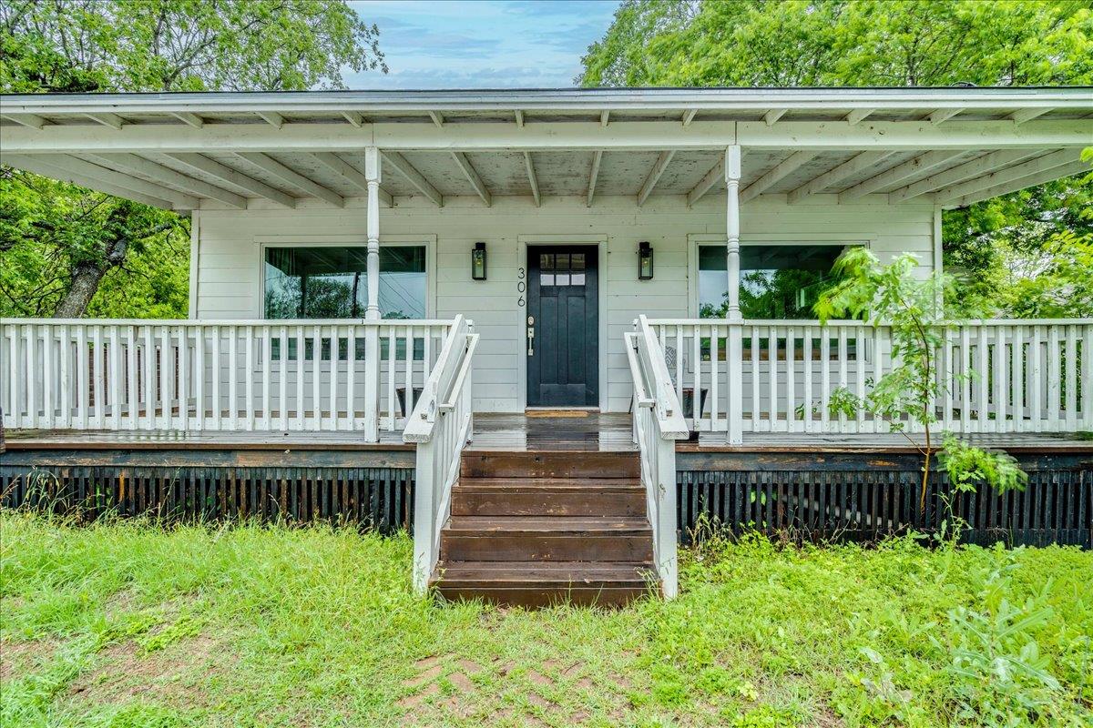 306 Juarez St, San Marcos, TX 78666