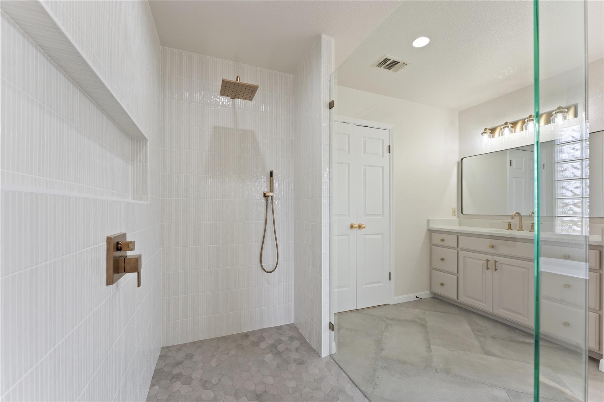 294 Hidden Creek Dr, Dripping Springs, TX 78620