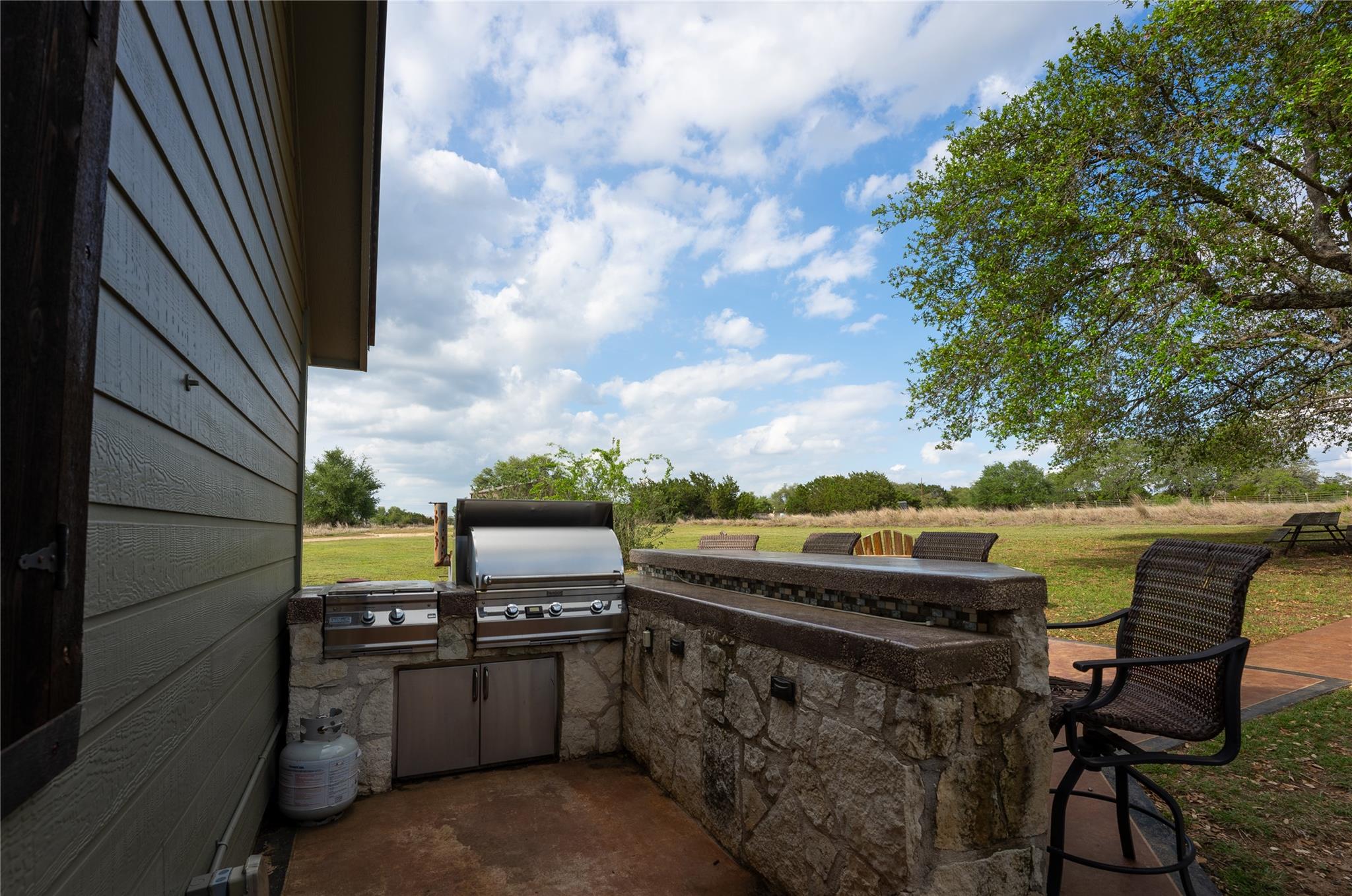 294 Hidden Creek Dr, Dripping Springs, TX 78620