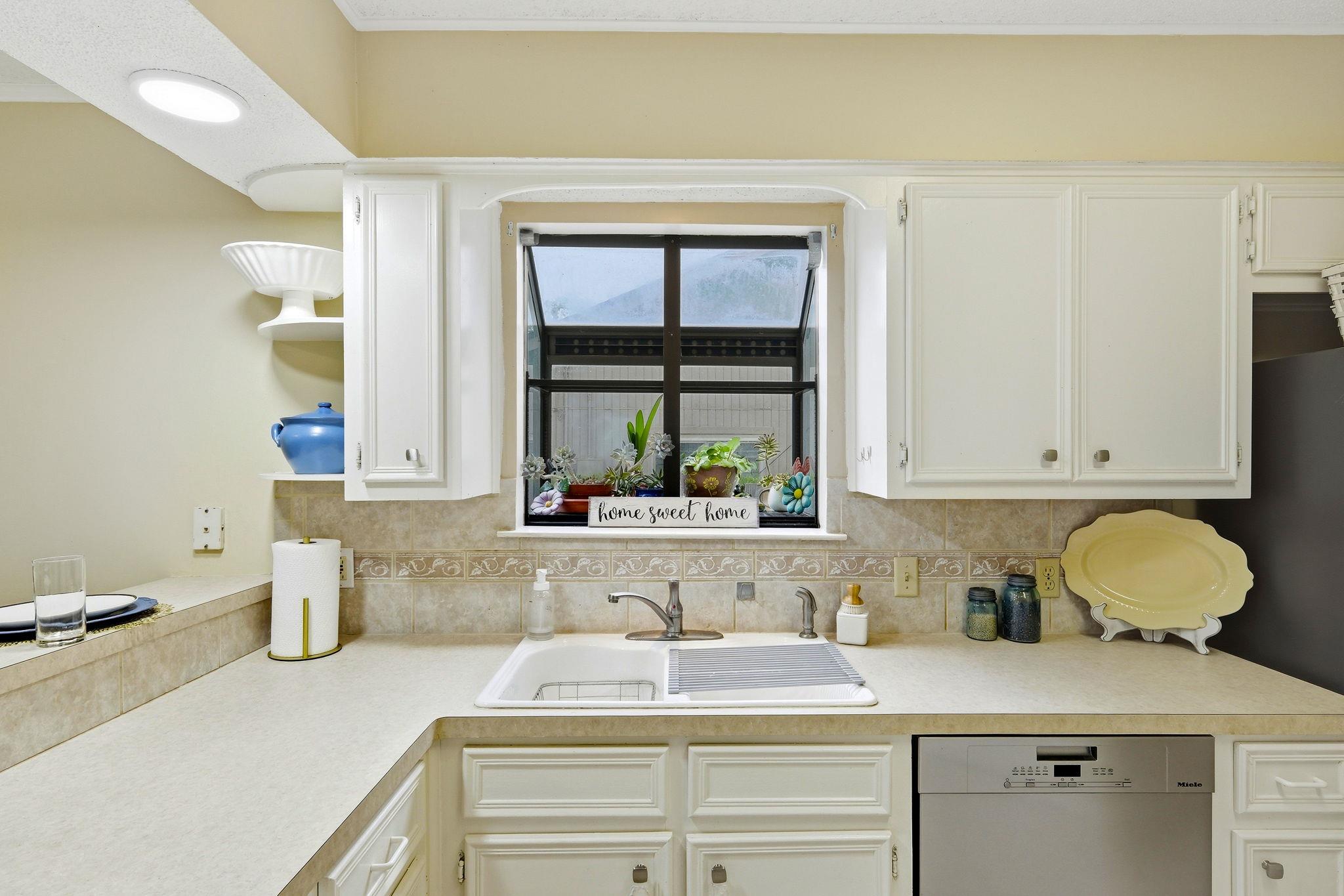 1105 Nottingham Hill Rd, Round Rock, TX 78664