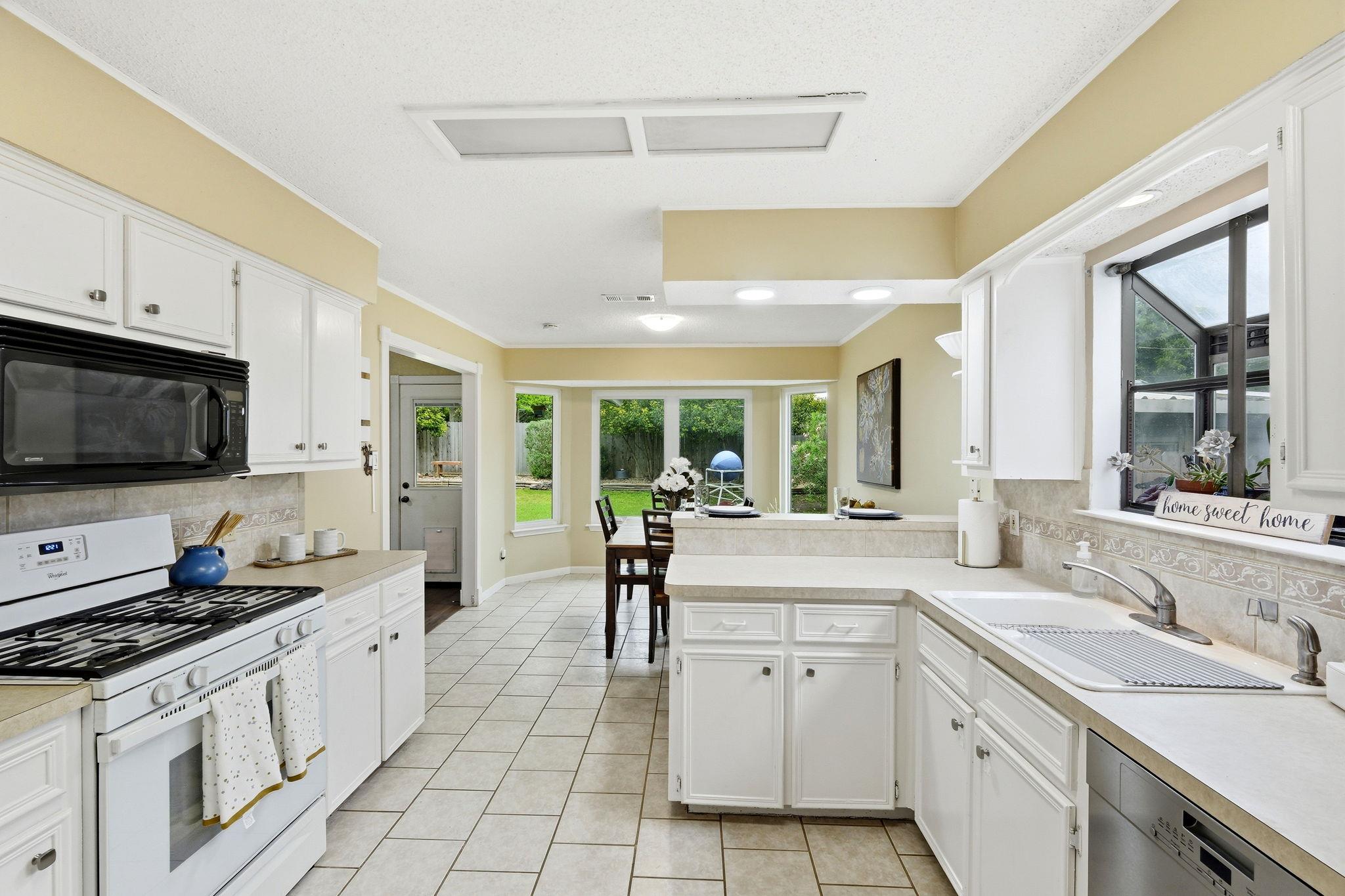 1105 Nottingham Hill Rd, Round Rock, TX 78664