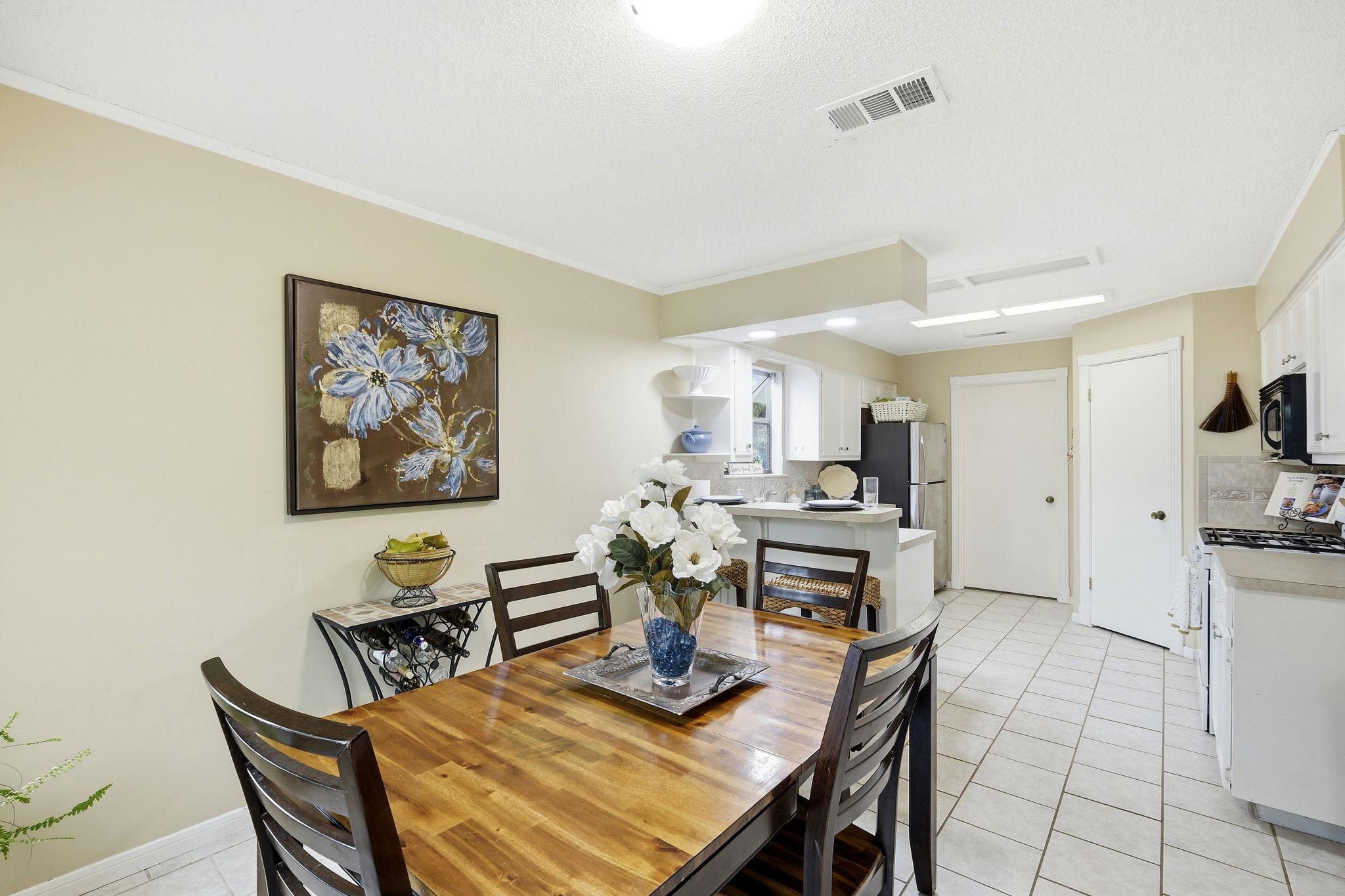 1105 Nottingham Hill Rd, Round Rock, TX 78664