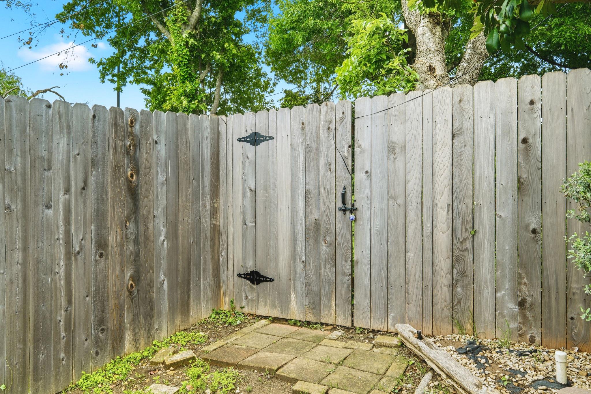 1105 Nottingham Hill Rd, Round Rock, TX 78664