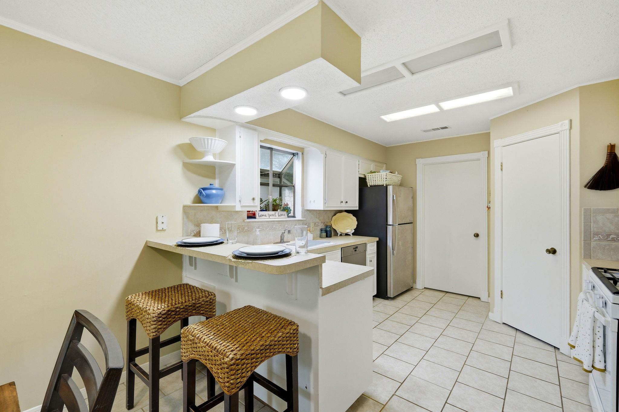 1105 Nottingham Hill Rd, Round Rock, TX 78664