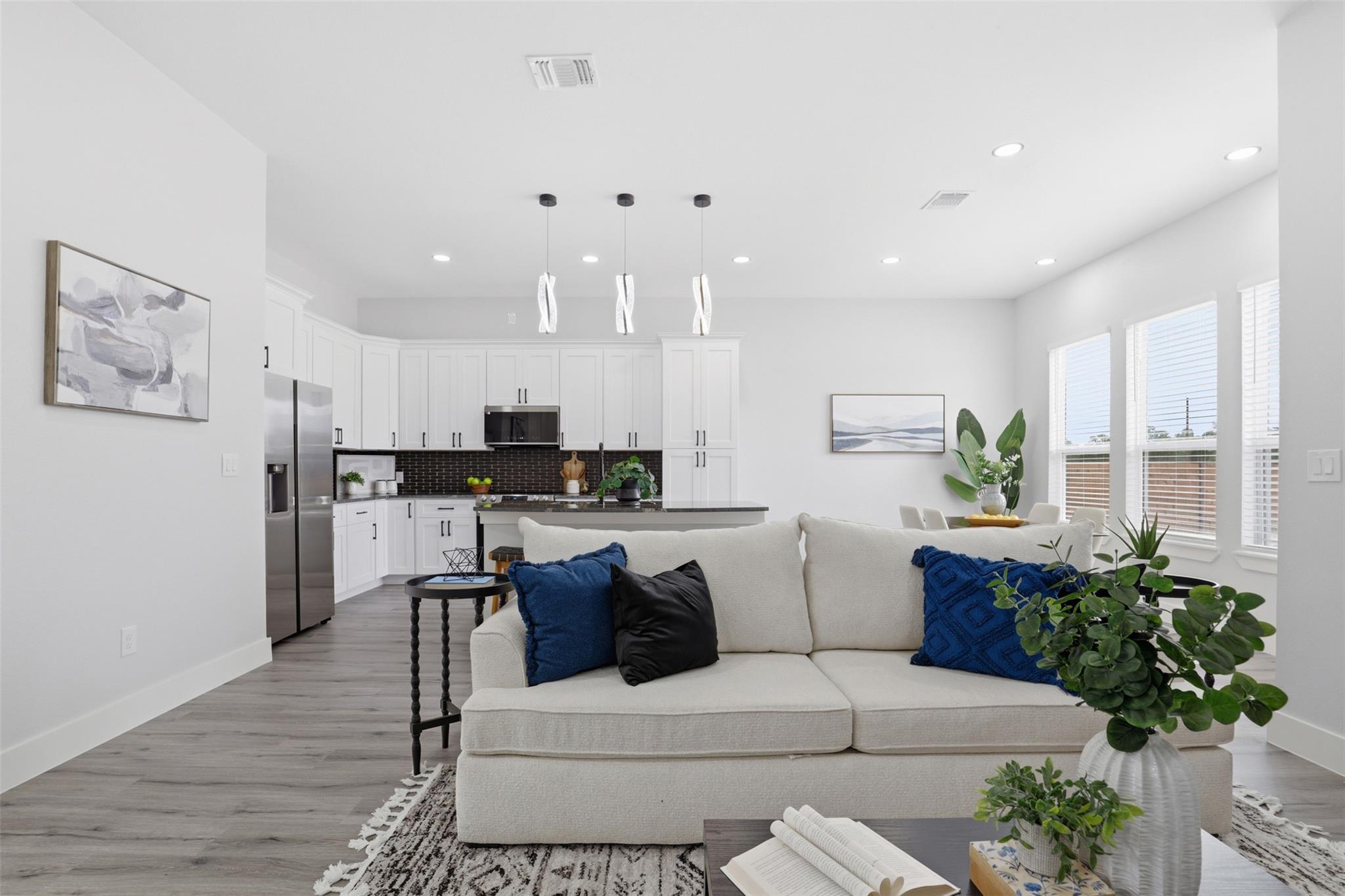 123 Los Robles Rd, Elgin, TX 78621