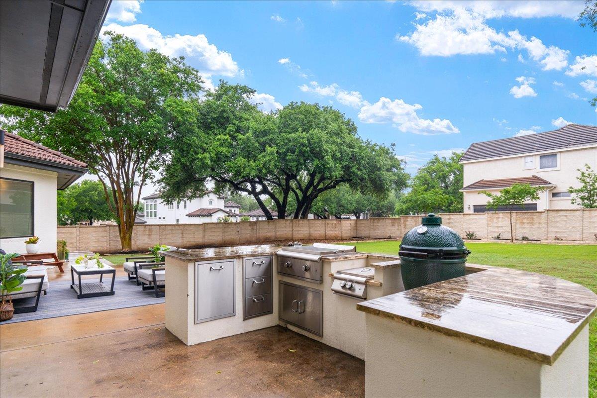 28 Lost Meadow Trl, The Hills, TX 78738