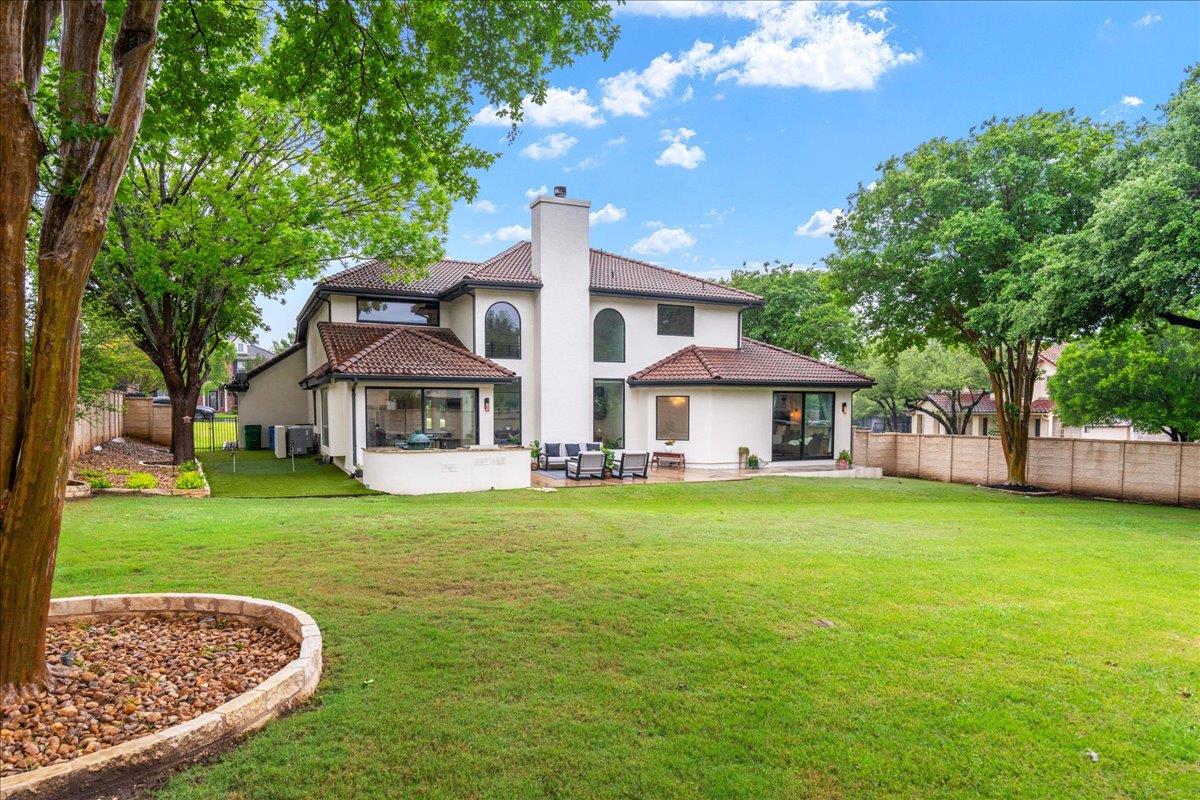 28 Lost Meadow Trl, The Hills, TX 78738