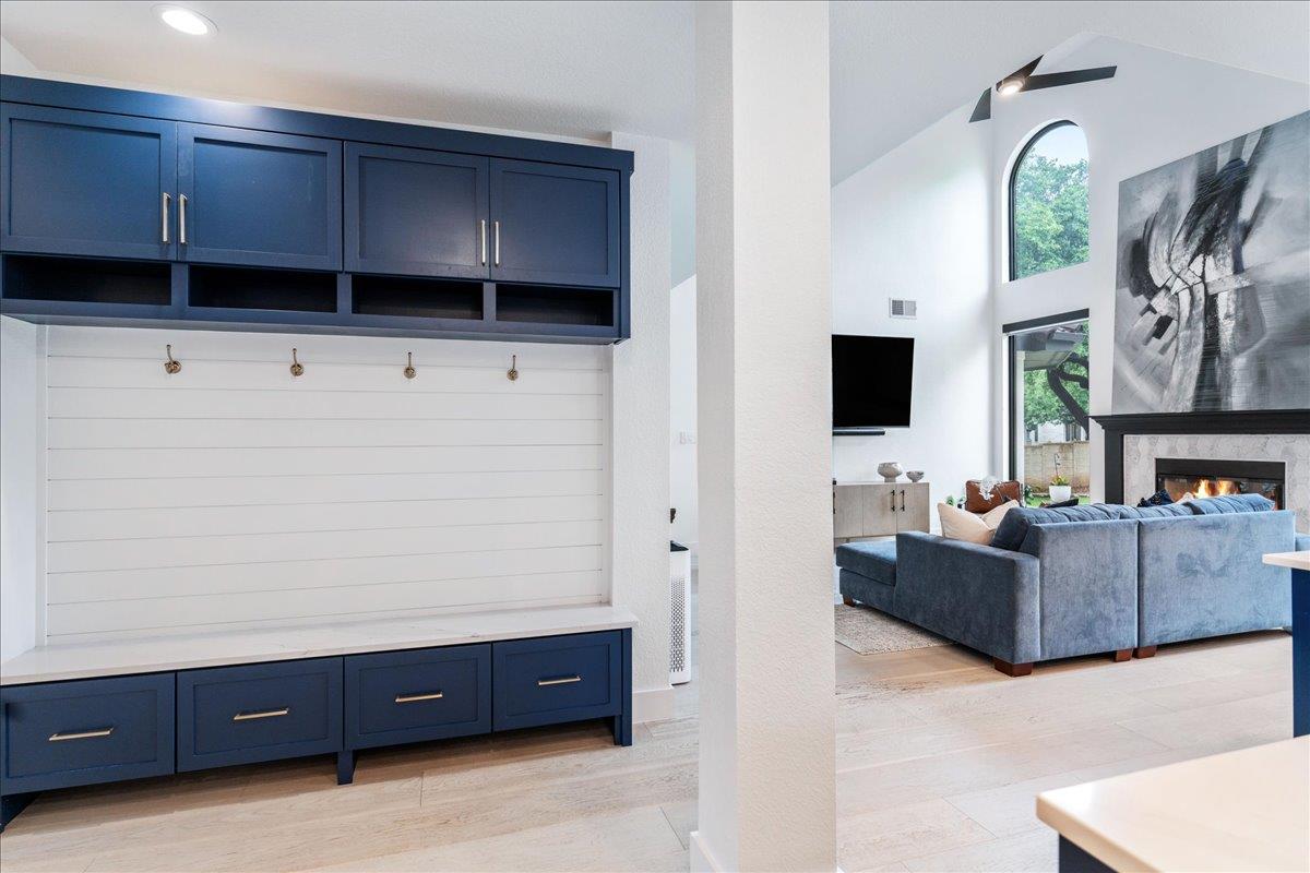 28 Lost Meadow Trl, The Hills, TX 78738