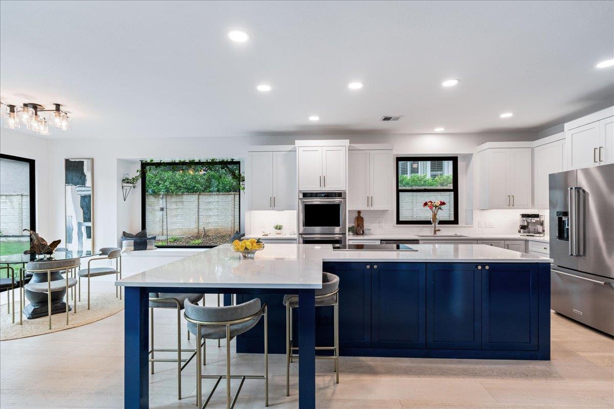 28 Lost Meadow Trl, The Hills, TX 78738