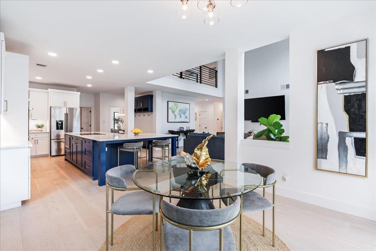 28 Lost Meadow Trl, The Hills, TX 78738