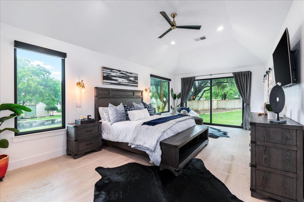 28 Lost Meadow Trl, The Hills, TX 78738