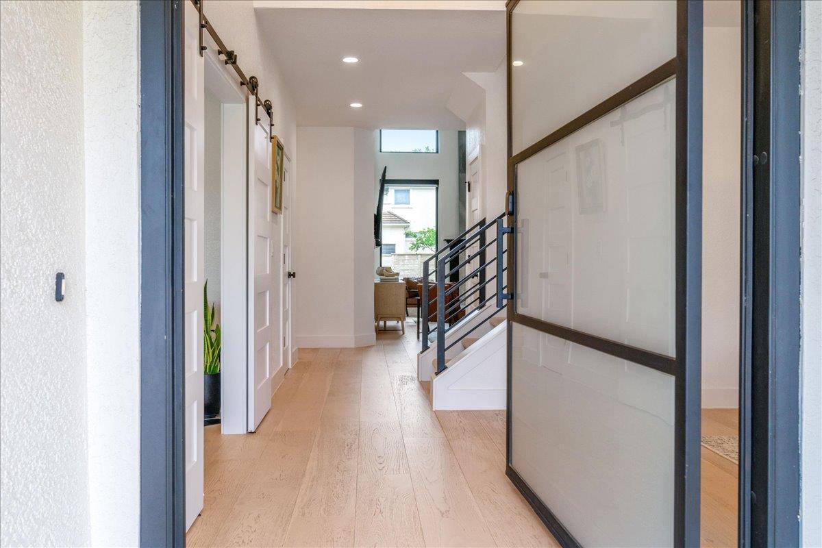 28 Lost Meadow Trl, The Hills, TX 78738