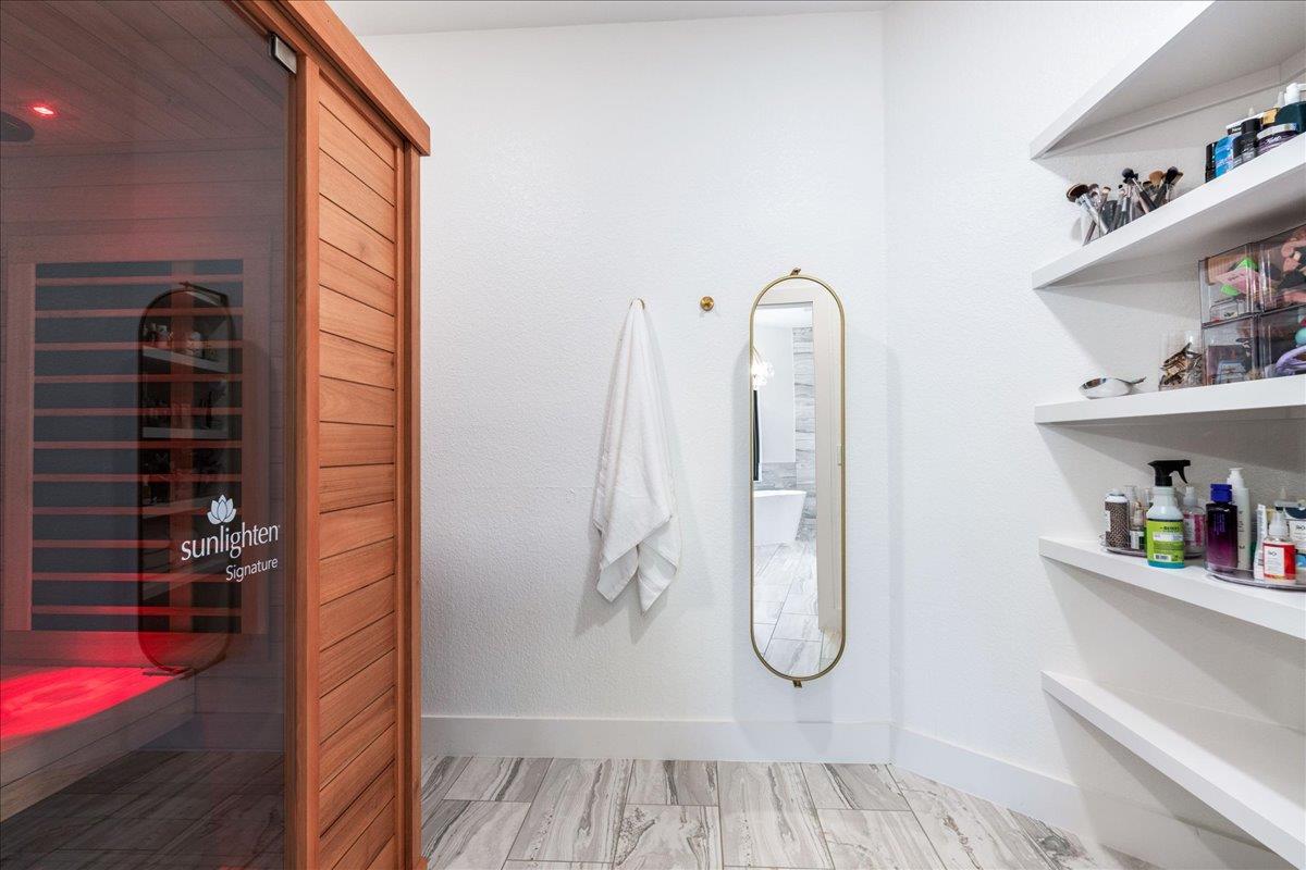 28 Lost Meadow Trl, The Hills, TX 78738