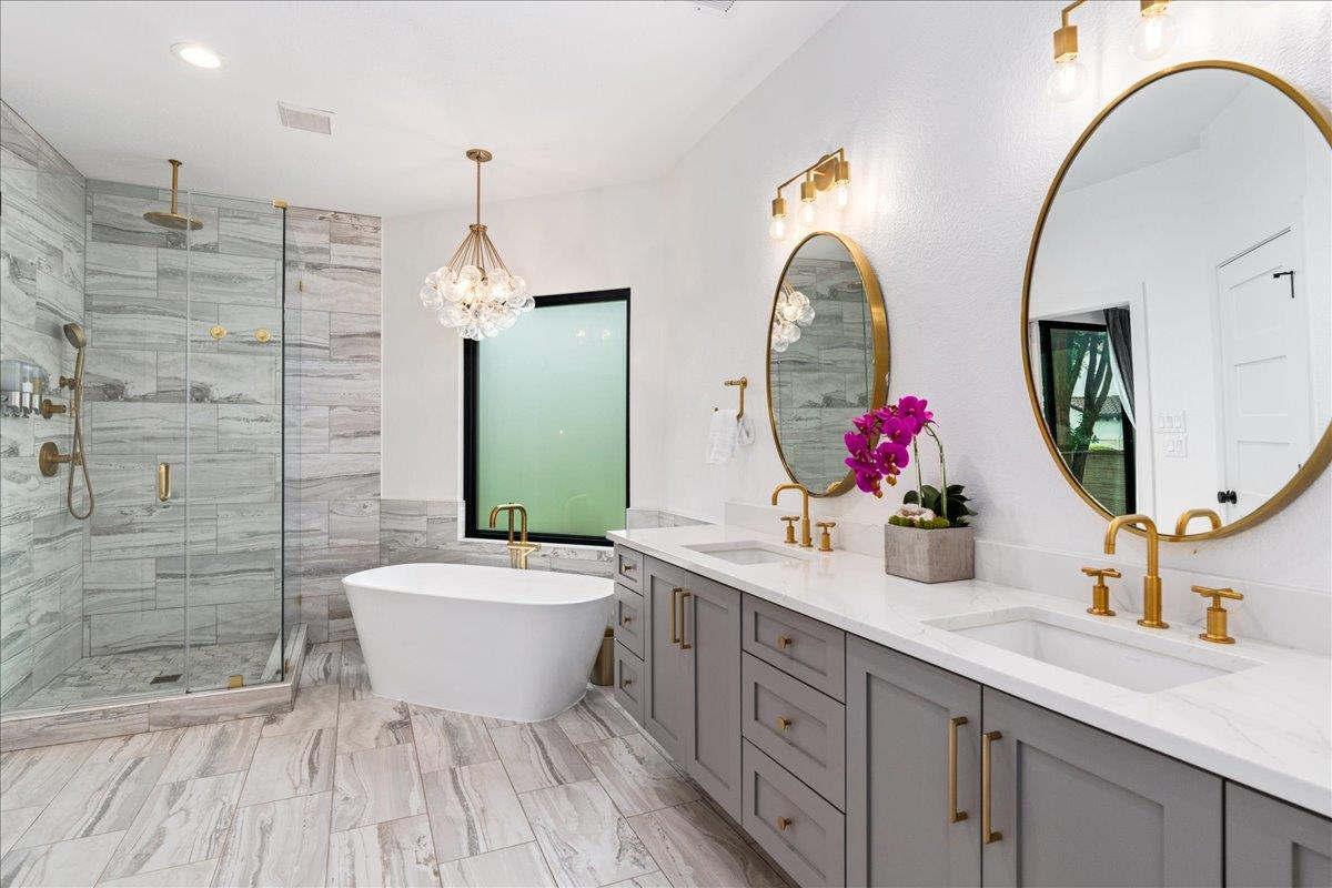 28 Lost Meadow Trl, The Hills, TX 78738