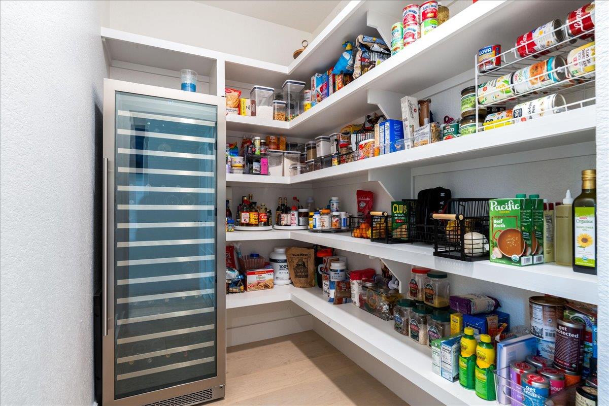 28 Lost Meadow Trl, The Hills, TX 78738